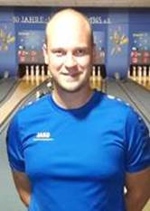 Ein Bild, das Sport, Person, Bowling, Bowlingausrstung enthlt.

Automatisch generierte Beschreibung